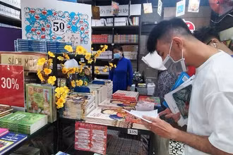 Do ảnh hưởng dịch Covid-19, doanh thu phát hành xuất bản phẩm năm 2020 giảm 24,4%.