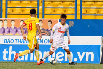 U19 Sông Lam Nghệ An (áo vàng) có chiến thắng đậm 3-0 trước U19 Hoàng Anh Gia Lai. (Ảnh: VFF)