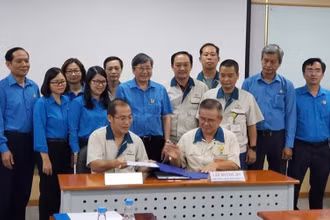 Lễ ký kết ghi nhớ giữa Ban Giám đốc và Ban Chấp hành Công đoàn cơ sở (CĐCS) Công ty CP Taekwang Vina dưới sự chứng kiến của lãnh đạo Tổng LĐLĐ Việt Nam và LĐLĐ tỉnh Đồng Nai.