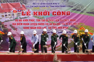 Lãnh đạo UBND tỉnh và Bộ CHQS tỉnh Hòa Bình khởi công dự án.
