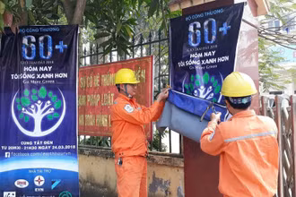 Tuyên truyền hưởng ứng chiến dịch Giờ Trái đất nhằm tiết kiệm năng lượng và bảo vệ môi trường.