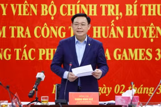Đồng chí Vương Đình Huệ, Uỷ viên Bộ Chính trị, Bí thư Thành uỷ phát biểu ý kiến tại buổi làm việc. 
