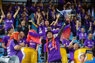 Trong bối cảnh diễn biến Covid-19 phức tạp, những khán đài chật ních của V-League từng gây sự ngạc nhiên lớn và thán phục trong lòng bạn bè quốc tế. (Ảnh: TRẦN HẢI)