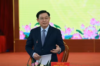 Đồng chí Vương Đình Huệ, Ủy viên Bộ Chính trị, Bí thư Thành ủy phát biểu ý kiến tại buổi làm việc. Ảnh: DUY LINH