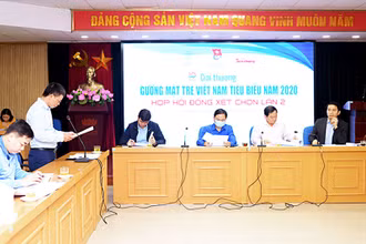 Các đồng chí chủ trì Hội đồng xét tặng Giải thưởng họp lần cuối nhằm chọn ra các Gương mặt trẻ Việt Nam tiêu biểu và triển vọng năm 2020.