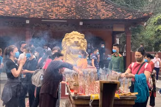 Chùa Hương ngày đầu mở cửa đón khách