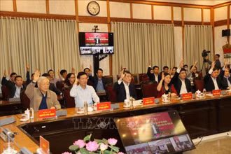 Tổng Bí thư, Chủ tịch nước Nguyễn Phú Trọng và các đại biểu biểu quyết giới thiệu người ứng cử đại biểu Quốc hội khóa XV. (Ảnh: TTXVN)
