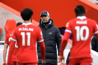 Klopp đã cố gắng vực dậy Liverpool, nhưng chưa thu lại hiệu quả mong muốn. Ảnh: Getty Images