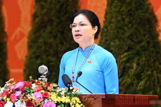 Chủ tịch Hội Liên hiệp Phụ nữ Việt Nam Hà Thị Nga trình bày tham luận. (ẢNH: DUY LINH)