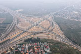 Dự án đầu tư xây dựng hoàn chỉnh nút giao đường Vành đai 3 với đường cao tốc Hà Nội - Hải Phòng có chiều dài 1,5 km kết nối với đường Cổ Linh, tổng vốn đầu tư là hơn 400 tỷ đồng.