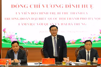 Đồng chí Vương Đình Huệ, Ủy viên Bộ Chính trị, Bí thư Thành ủy phát biểu ý kiến tại buổi làm việc.
