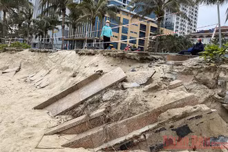Hiện trạng sạt lở bãi biển Đà Nẵng.