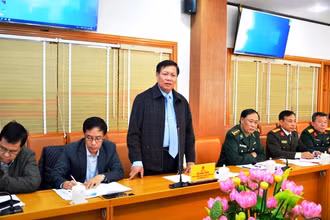 Thứ trưởng Y tế Đỗ Xuân Tuyên làm việc với UBND tỉnh Lào Cai về công tác phòng, chống Covid-19.