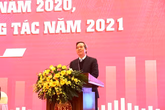 Đồng chí Nguyễn Văn Bình phát biểu ý kiến tại hội nghị.