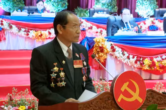 Đại diện Ban bầu cử của Đại hội thông báo một số quy định tại Đại hội, ngày 14-1.