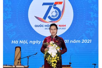 Chủ tịch QH Nguyễn Thị Kim Ngân đọc lời phát biểu chào mừng. 