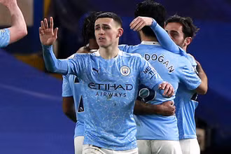 Các cầu thủ Man City thể hiện đẳng cấp vượt trội trước Chelsea.