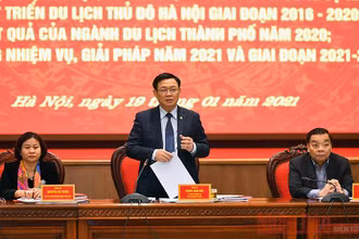 Đồng chí Vương Đình Huệ, Ủy viên Bộ Chính trị, Bí thư Thành ủy phát biểu ý kiến tại hội nghị. Ảnh: Duy Linh