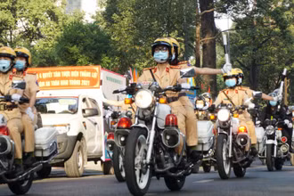 Lực lượng Cảnh sát giao thông, Công an TP Hồ Chí Minh ra quân phát động năm An toàn giao thông 2021. 