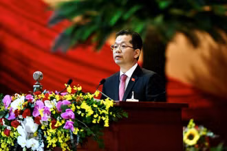 Bí thư Thành ủy Đà Nẵng Nguyễn Văn Quảng phát biểu tham luận.