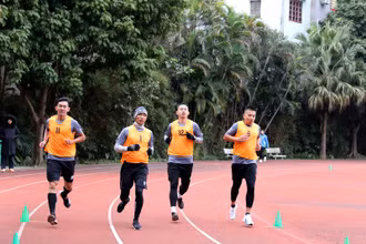 Đợt kiểm tra thể lực trọng tài, trợ lý trọng tài diễn ra trong điều kiện giá rét của mùa đông Hà Nội. 