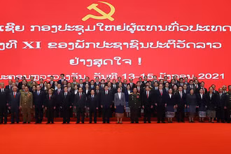 Ban Chấp hành T.Ư Đảng NDCM Lào khóa XI ra mắt Đại hội.