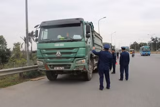 Xử lý triệt để xe quá tải qua cầu Thăng Long