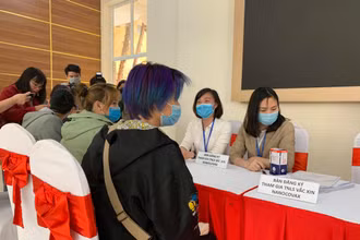 Ngày mai, tiêm vaccine Nanocovax liều cao nhất cho ba người tình nguyện
