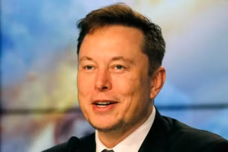Người sáng lập kiêm kỹ sư trưởng SpaceX, Elon Musk, phát biểu tại một cuộc họp báo sau tại Trung tâm Vũ trụ Kennedy ở Cape Canaveral, Florida, Mỹ vào ngày 19-1. Ảnh: Reuters.