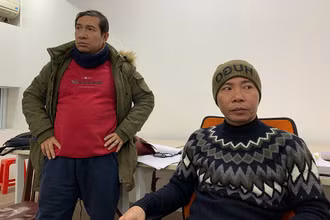 Các nghệ sĩ Quang Thắng, Công Lý trong phòng tập.