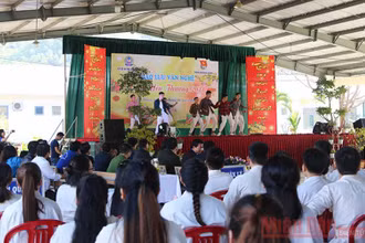 Giao lưu các tiết mục văn nghệ tại Chương trình Xuân Yêu Thương 2021.