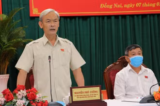 Đồng chí Bí thư Tỉnh ủy Đồng Nai Nguyễn Phú Cường phát biểu ý kiến tại hội nghị.