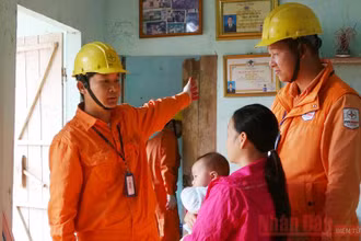 Người dân vui mừng vì được hỗ trợ giảm giá tiền điện.