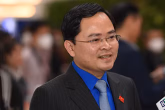 Đồng chí Nguyễn Anh Tuấn, Bí thư thứ nhất T.Ư Đoàn trả lời phỏng vấn báo chí.