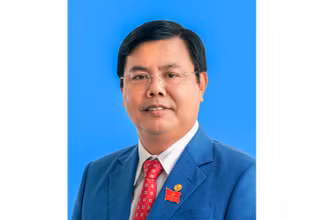 Đồng chí Nguyễn Tiến Hải, Bí thư Tỉnh ủy, Trưởng Đoàn đại biểu tỉnh Cà Mau dự Đại hội lần thứ XIII của Đảng. 