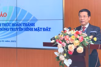 Bộ trưởng Thông tin và Truyền thông Nguyễn Mạnh Hùng công bố việc Việt Nam đã hoàn thành việc tắt sóng truyền hình tương tự mặt đất. 