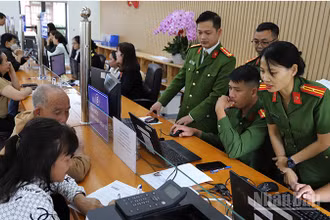 Công an tỉnh Lâm Đồng triển khai cao điểm đổi thẻ đảng viên trên nền tảng cơ sở dữ liệu quốc gia về dân cư.