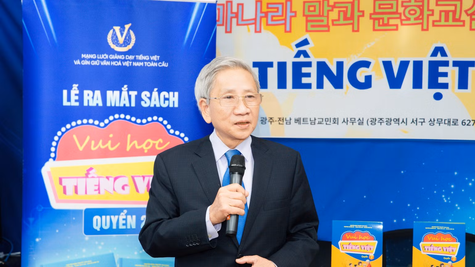 giao-su-tien-si-pham-minh-thuyet-tong-chu-bien-bo-sach-vui-hoc-tieng-viet-7730.jpg