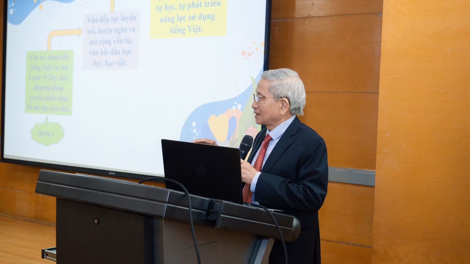 giao-su-tien-si-nguyen-minh-thuyet-huong-dan-cho-cac-co-giao-va-phu-huynh-hoc-sinh-tai-dai-loan-trung-quoc-su-dung-giao-trinh-vui-hoc-tieng-viet-9477.jpg