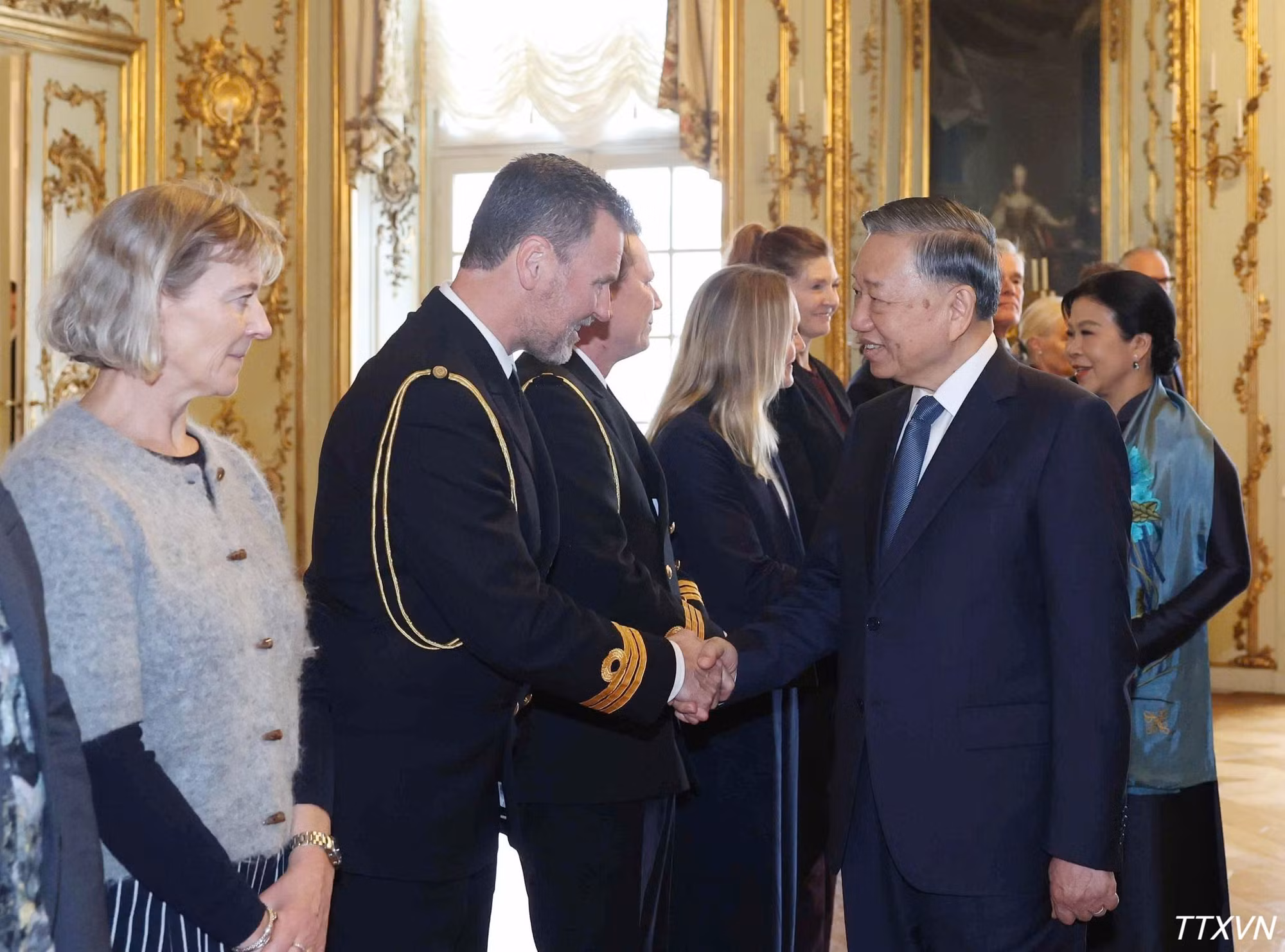 vna-potal-nha-vua-dan-mach-va-hoang-hau-chu-tri-le-tien-tong-bi-thu-chu-tich-nuoc-to-lam-va-phu-nhan-7008.jpg