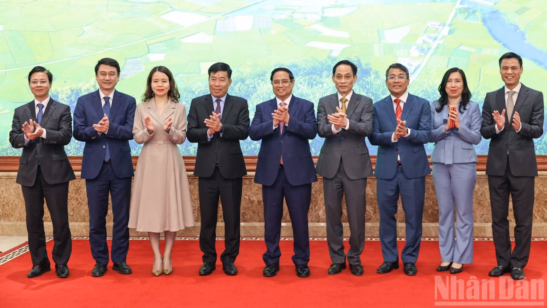 Thủ tướng Phạm Minh Chính và các đồng chí lãnh đạo Bộ Ngoại giao.