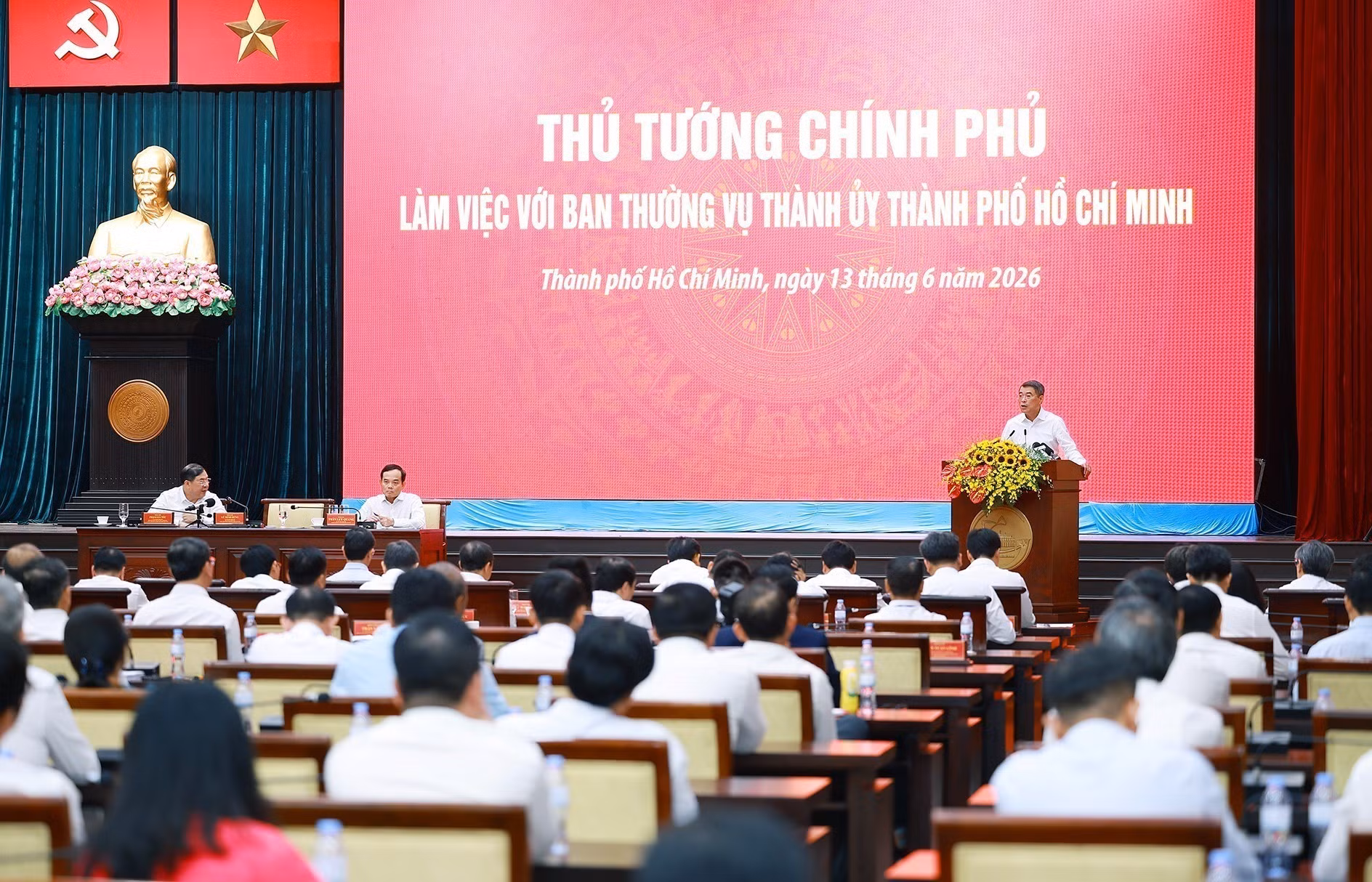 Thủ tướng Lê Minh Hưng kết luận buổi làm việc với Ban Thường vụ Thành ủy Thành phố Hồ Chí Minh. (Ảnh: Dương Giang/TTXVN)
