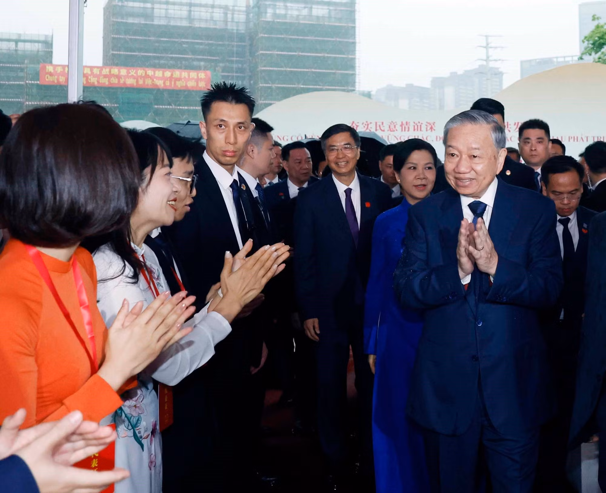 vna-potal-tong-bi-thu-chu-tich-nuoc-to-lam-du-le-khai-mac-va-phat-bieu-tai-lien-hoan-nhan-dan-bien-gioi-viet-trung-8706724.jpg