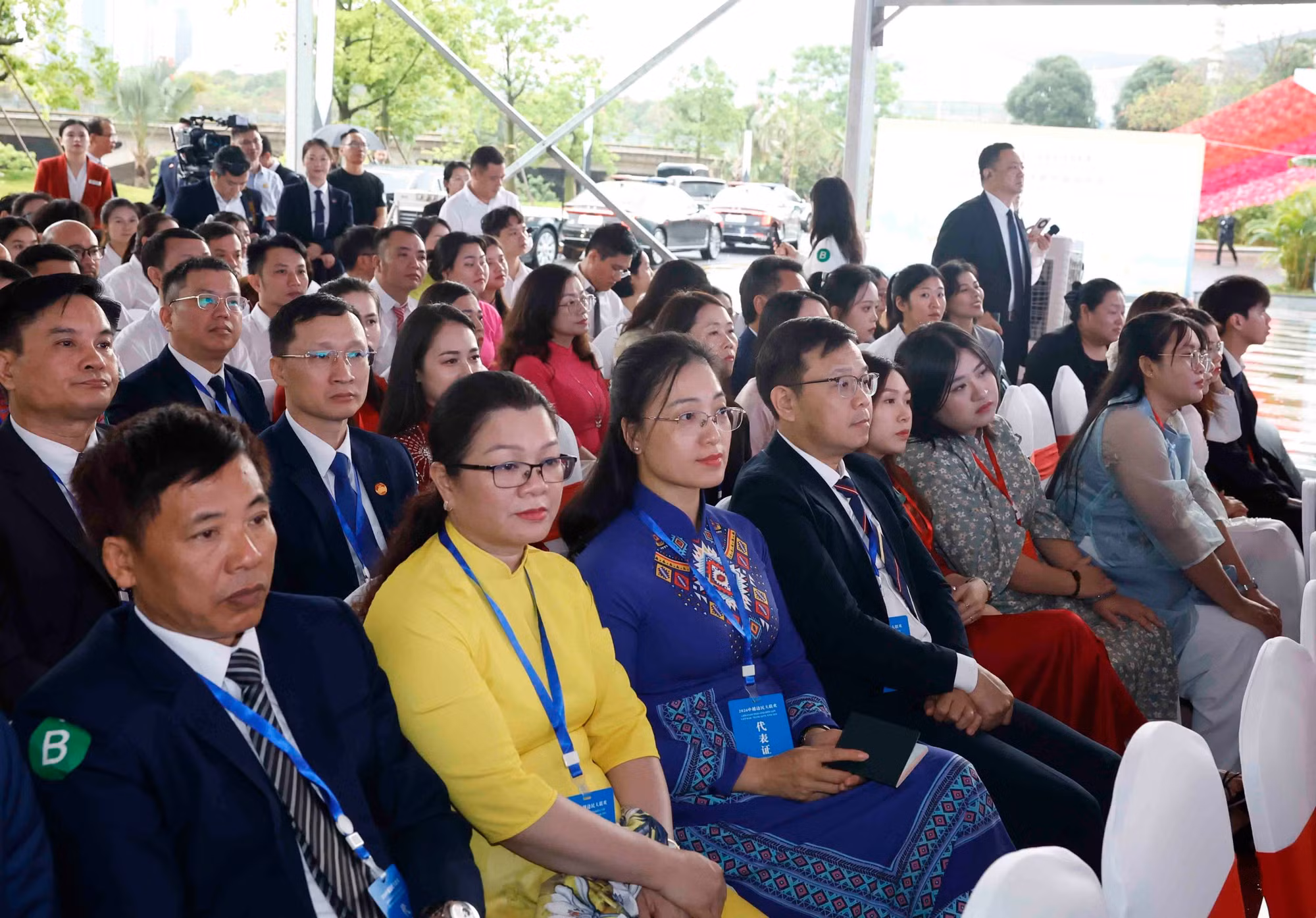 vna-potal-tong-bi-thu-chu-tich-nuoc-to-lam-du-le-khai-mac-va-phat-bieu-tai-lien-hoan-nhan-dan-bien-gioi-viet-trung-8706778.jpg