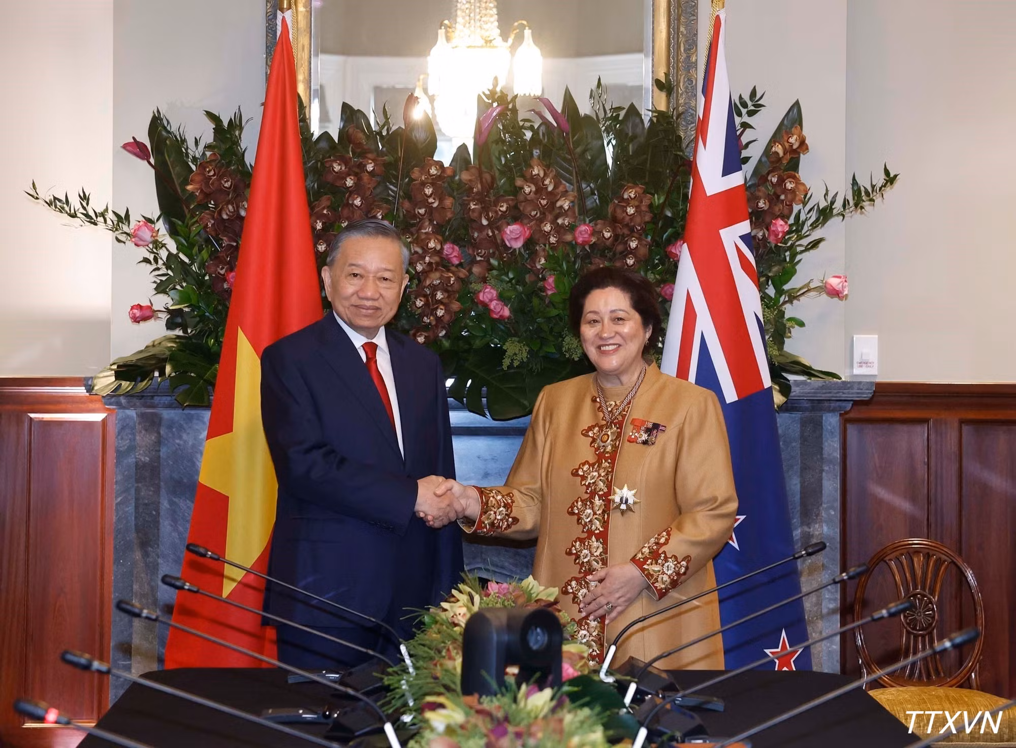 Tổng Bí thư, Chủ tịch nước Tô Lâm và Toàn quyền New Zealand Dame Cindy Kiro chụp ảnh chung trước hội kiến. (Ảnh: Thống Nhất/TTXVN)
