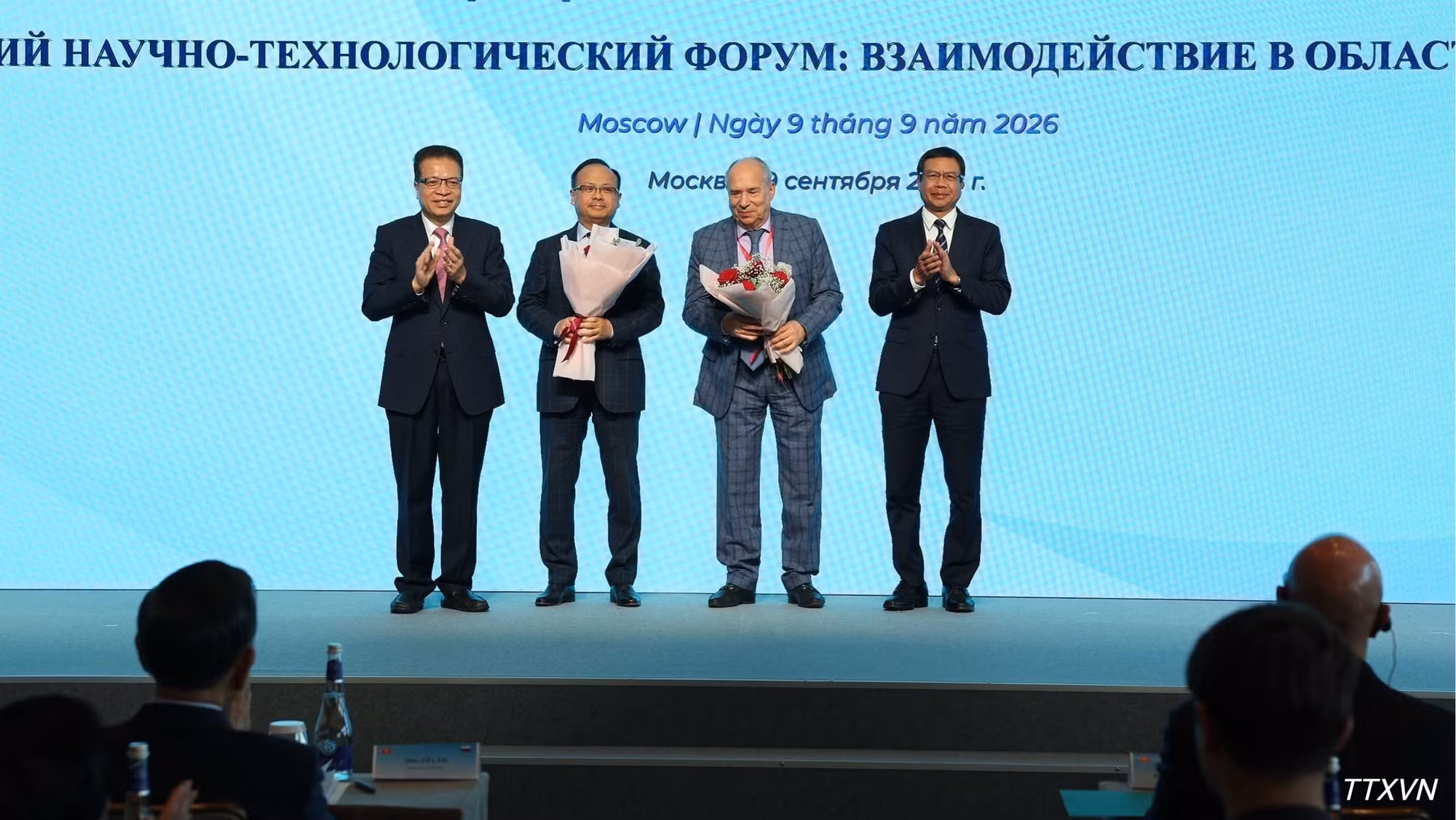vna-potal-tong-bi-thu-chu-tich-nuoc-to-lam-du-dien-dan-khoa-hoc-va-cong-nghe-viet-nam-lien-bang-nga-2951.jpg