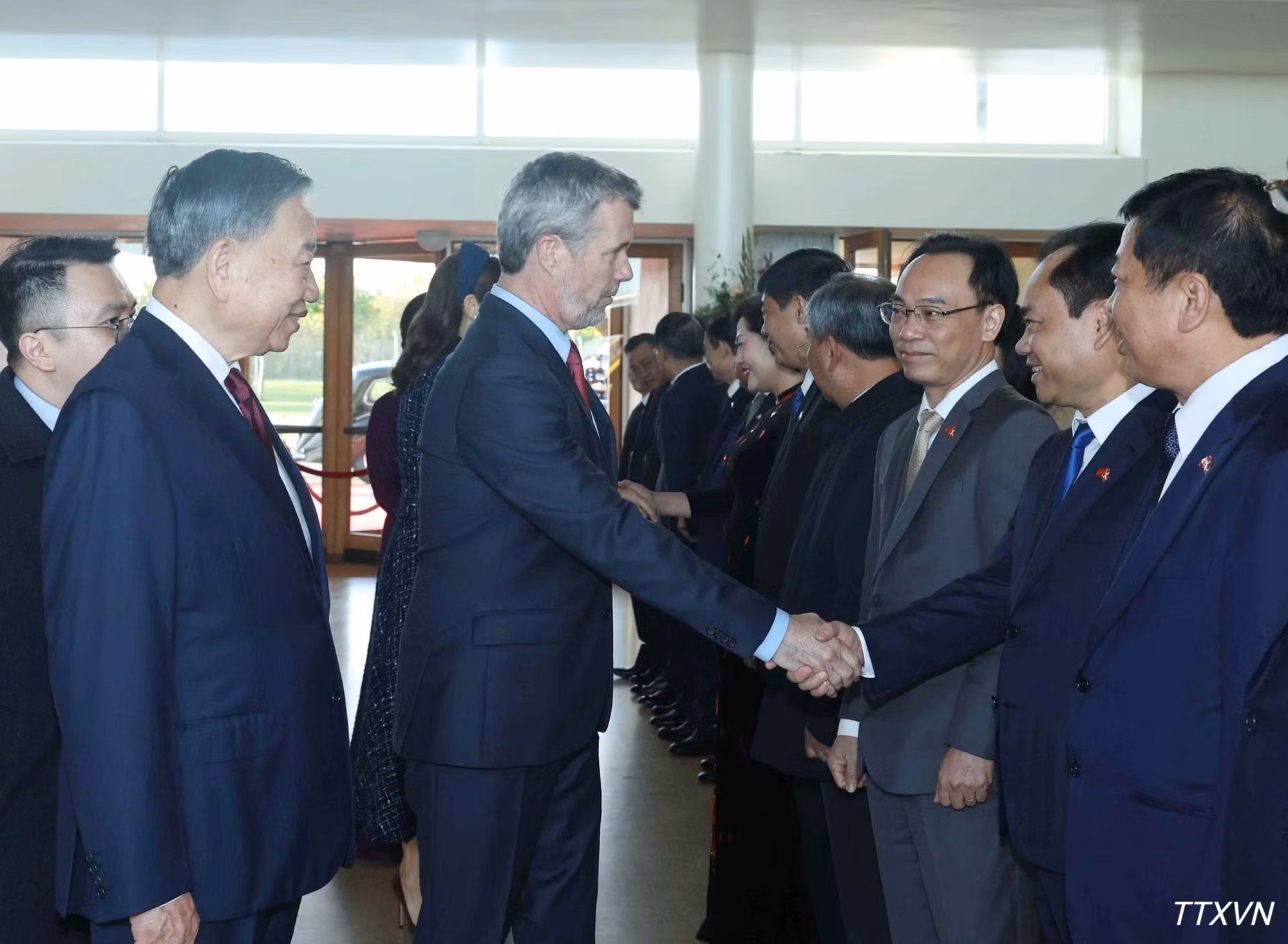 vna-potal-le-don-tong-bi-thu-chu-tich-nuoc-to-lam-va-phu-nhan-tham-cap-nha-nuoc-toi-dan-mach-6242.jpg
