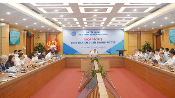 Toàn cảnh hội nghị giao ban cơ quan Bảo hiểm xã hội tháng 8/2026. (Ảnh: nhandan.vn)