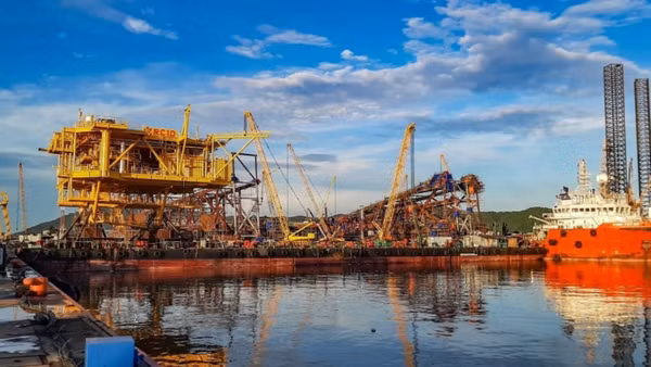 Một góc khu vực bãi chế tạo Cảng Vietsovpetro.