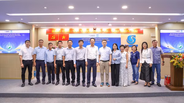 Các đại biểu tham gia hội thảo kỹ thuật về “Giải pháp công nghệ thi công ống ngầm không đào hở”. (Ảnh: VÕ LÊ)
